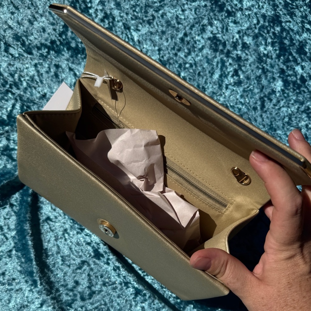 NWT Christian Lacroix Elegant Gold Clutch - Picture 3 of 4